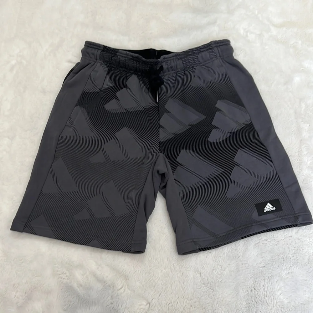 Adidas sportswear French terry cloth shirt size L graphic print black and gray - Picture 1 of 12